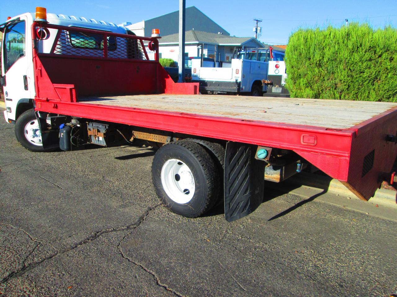 Isuzu NPR DSL REG AT 109" WB RED CAB IBT AIR PWL 2015