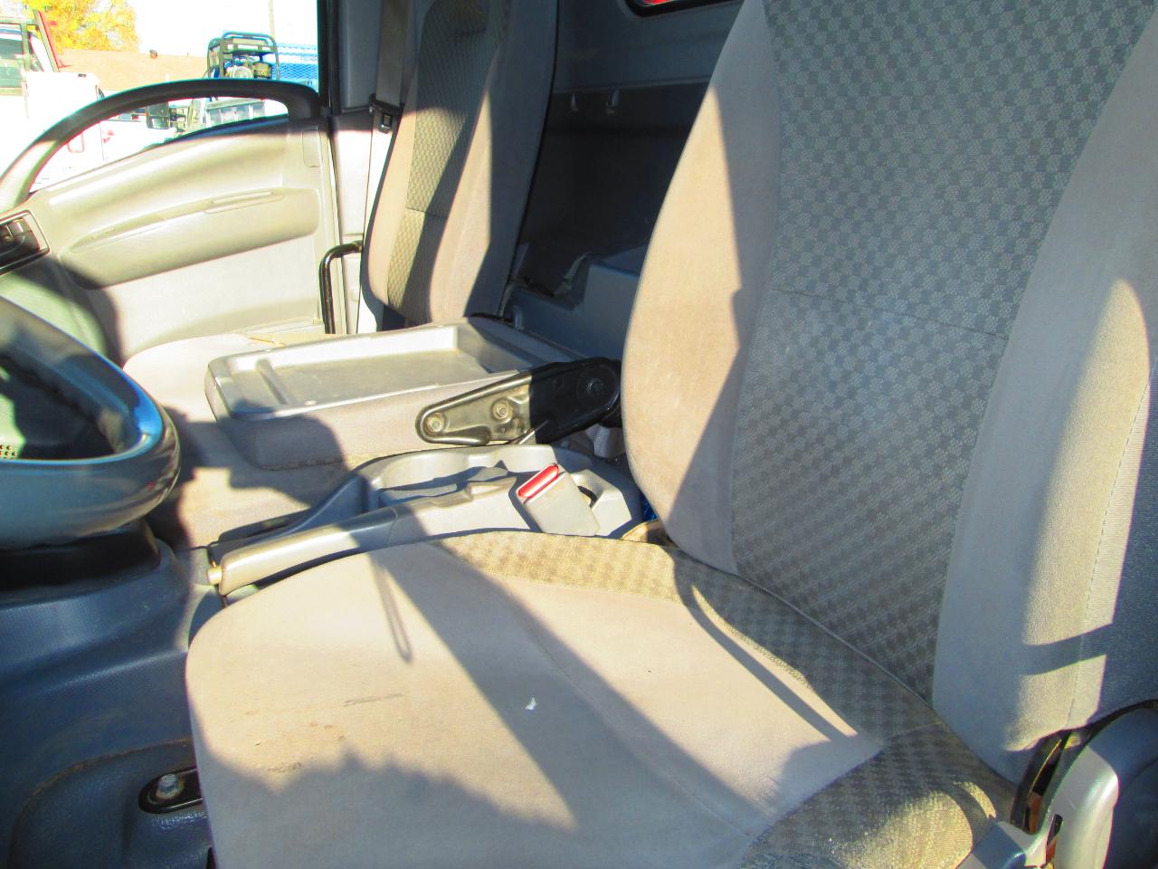 Isuzu NPR DSL REG AT 109" WB RED CAB IBT AIR PWL 2015