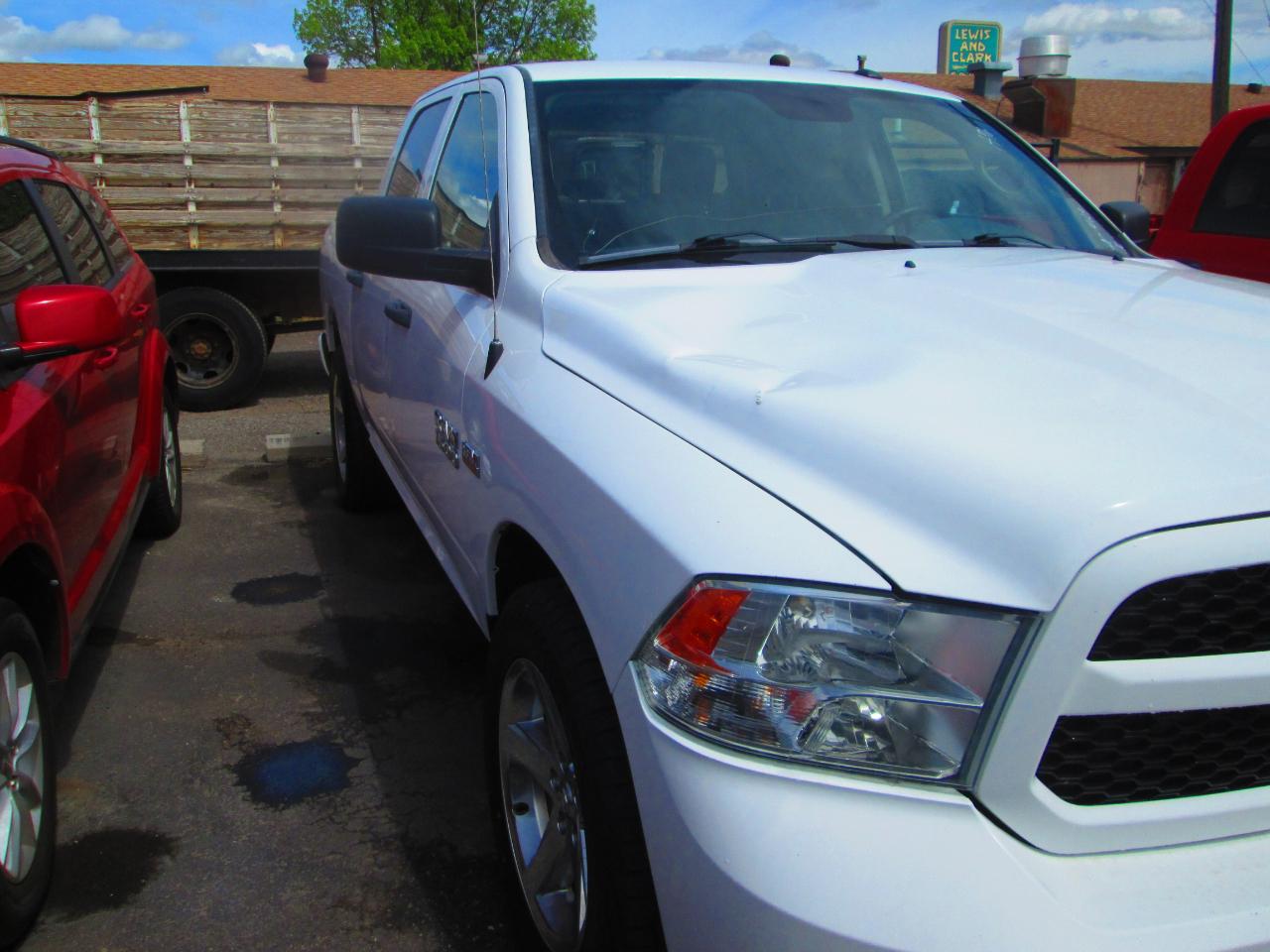 RAM 1500 Express 4x4 Crew Cab 5'7" Box 2017
