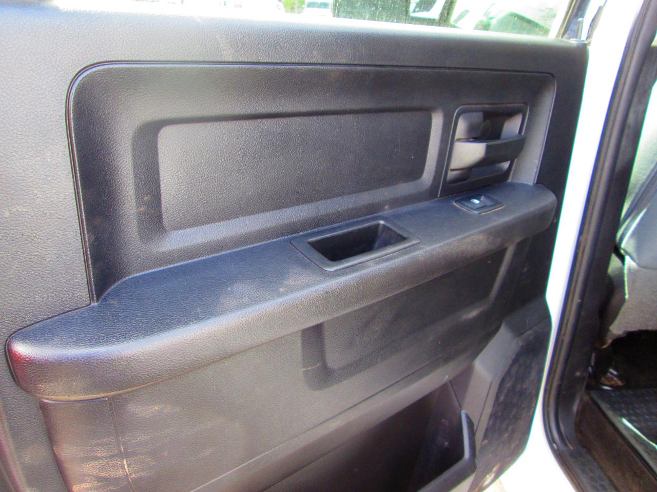 RAM 1500 Express 4x4 Crew Cab 5'7" Box 2017