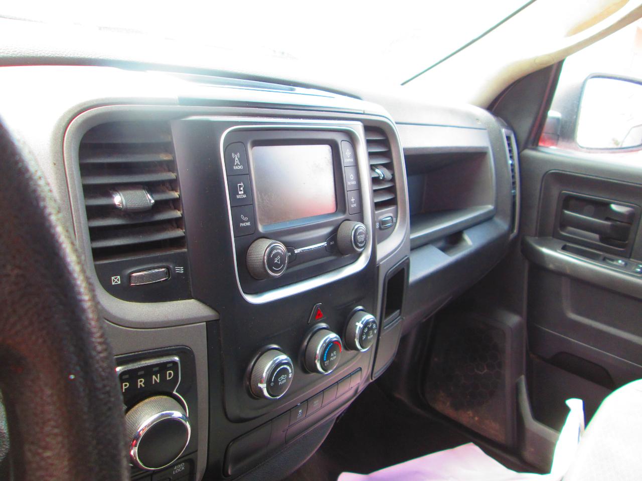 RAM 1500 Express 4x4 Crew Cab 5'7" Box 2017