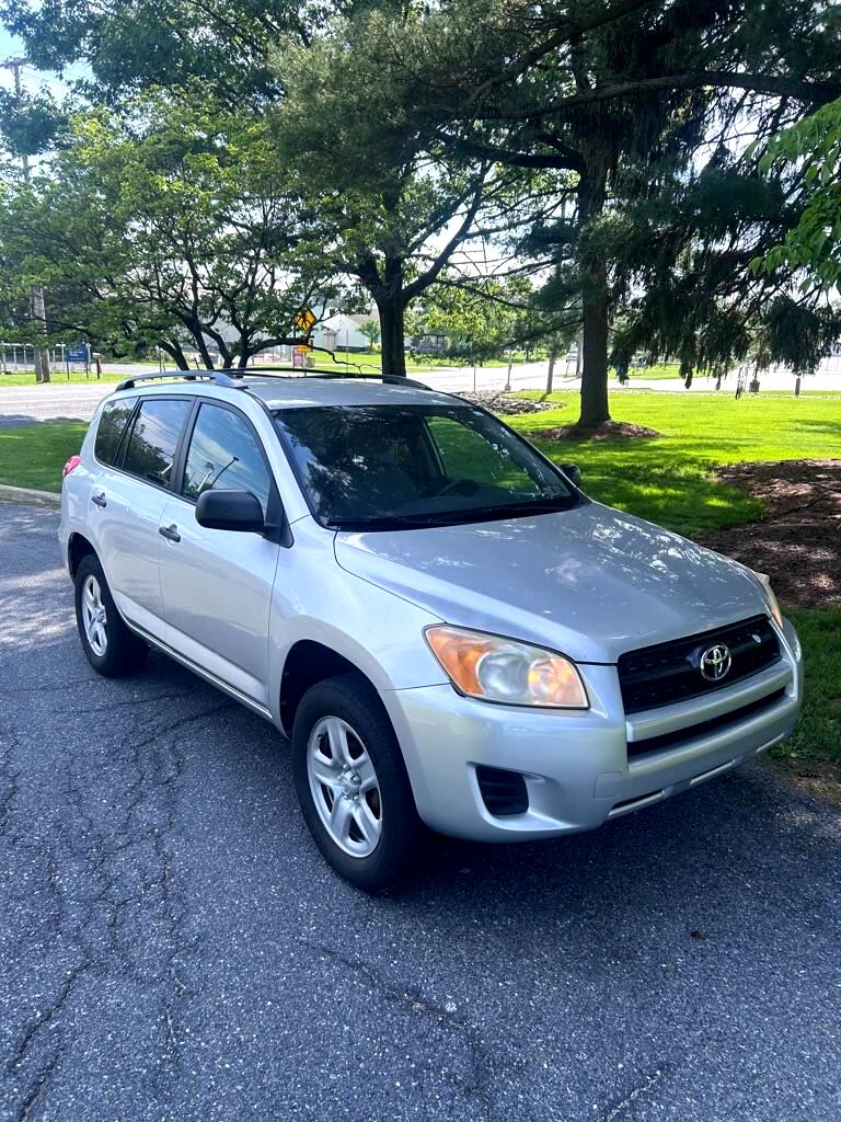Toyota RAV4 Base I4 4WD 2011 Toyota RAV4 Base I4 4WD 2011