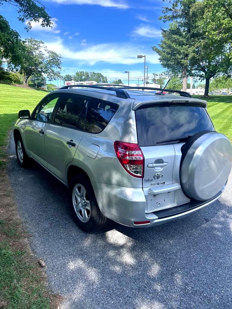 Toyota RAV4 Base I4 4WD 2011 Toyota RAV4 Base I4 4WD 2011