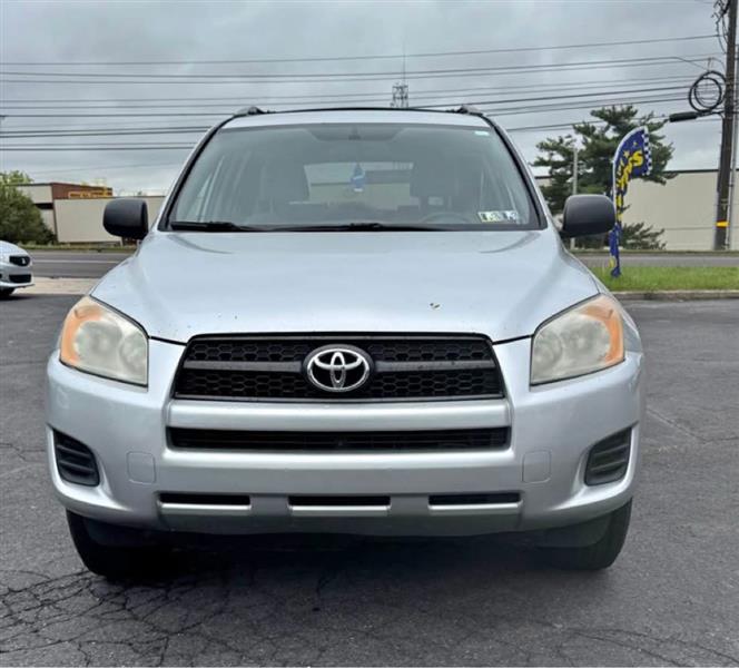Toyota RAV4 Base I4 4WD 2011 Toyota RAV4 Base I4 4WD 2011