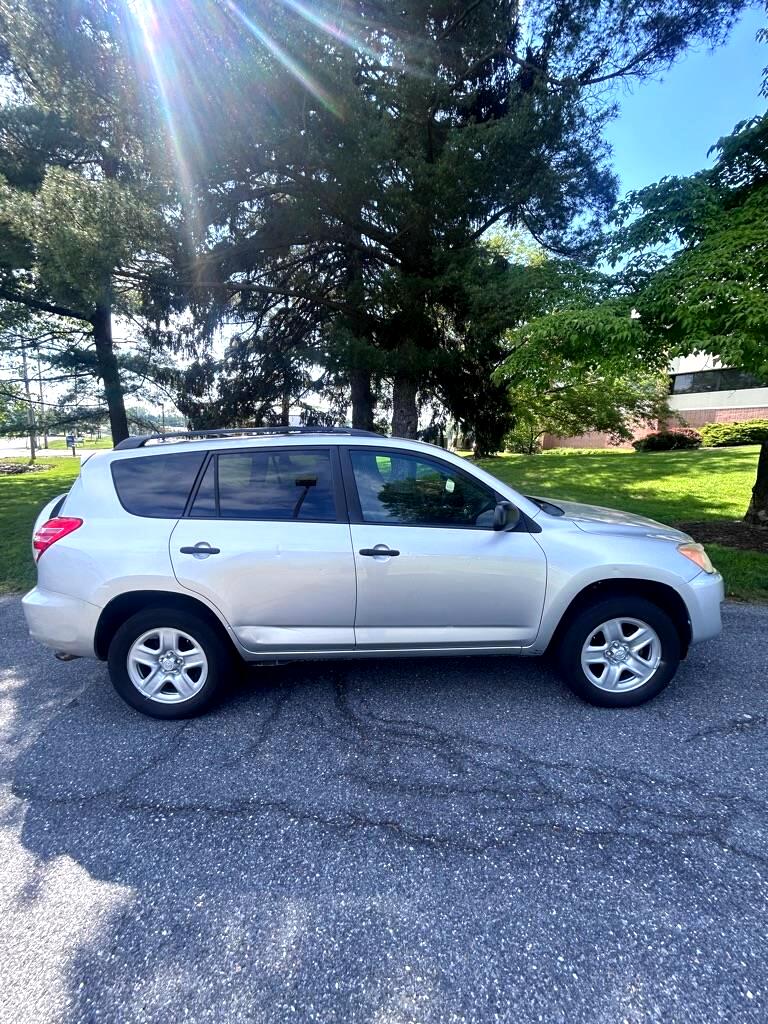 Toyota RAV4 Base I4 4WD 2011 Toyota RAV4 Base I4 4WD 2011