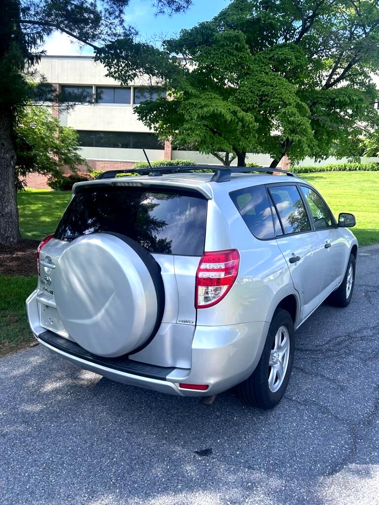 Toyota RAV4 Base I4 4WD 2011 Toyota RAV4 Base I4 4WD 2011