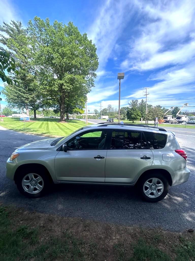 Toyota RAV4 Base I4 4WD 2011 Toyota RAV4 Base I4 4WD 2011