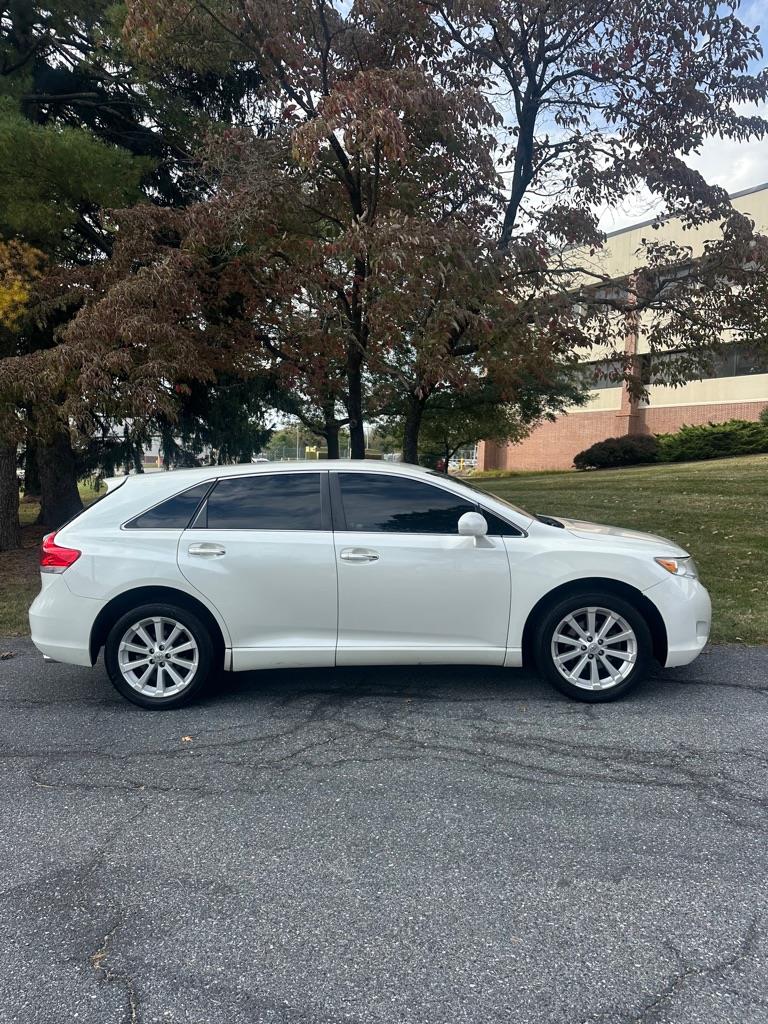 Toyota Venza LE I4 AWD 2012