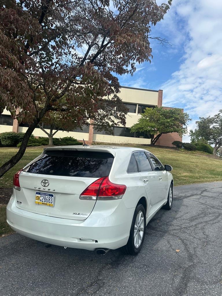Toyota Venza LE I4 AWD 2012