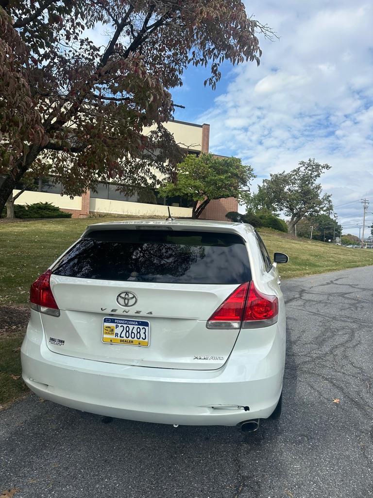 Toyota Venza LE I4 AWD 2012