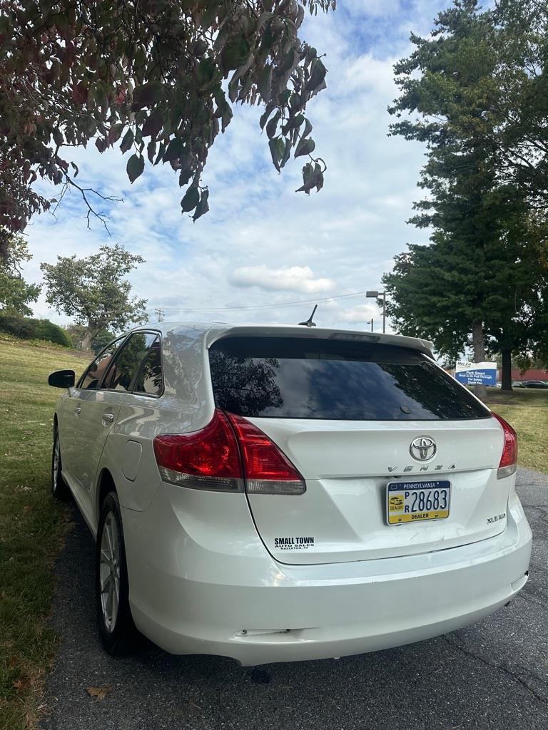 Toyota Venza LE I4 AWD 2012