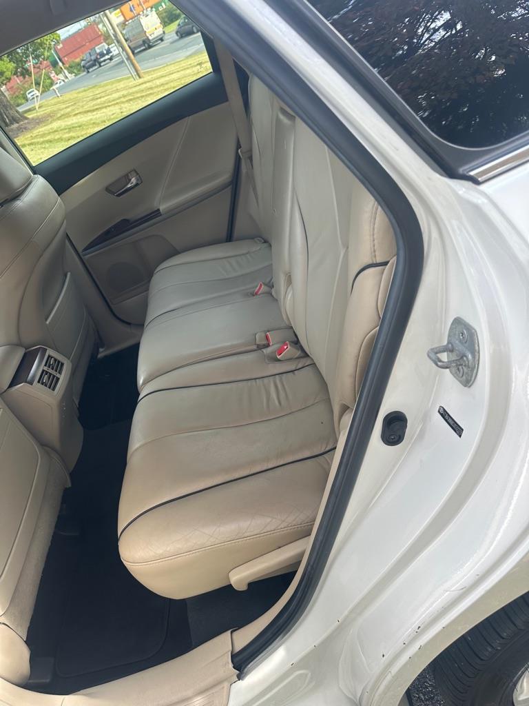 Toyota Venza LE I4 AWD 2012