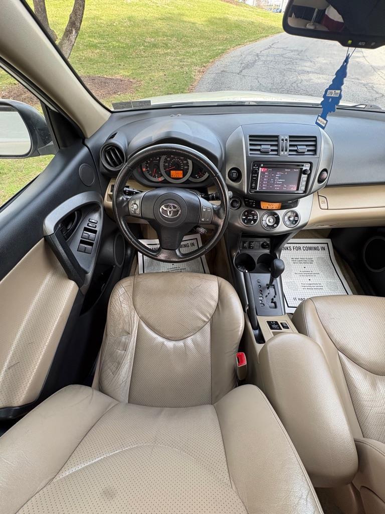 Toyota RAV4 Limited V6 4WD 2012