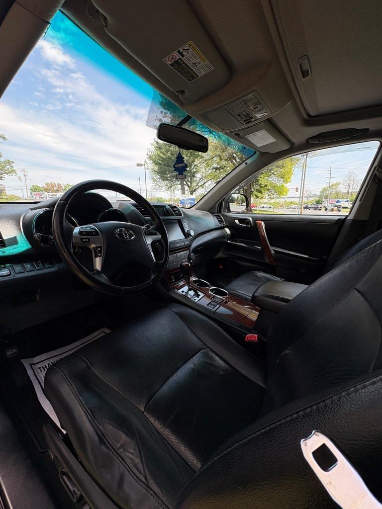 Toyota Highlander Limited 4WD 2011