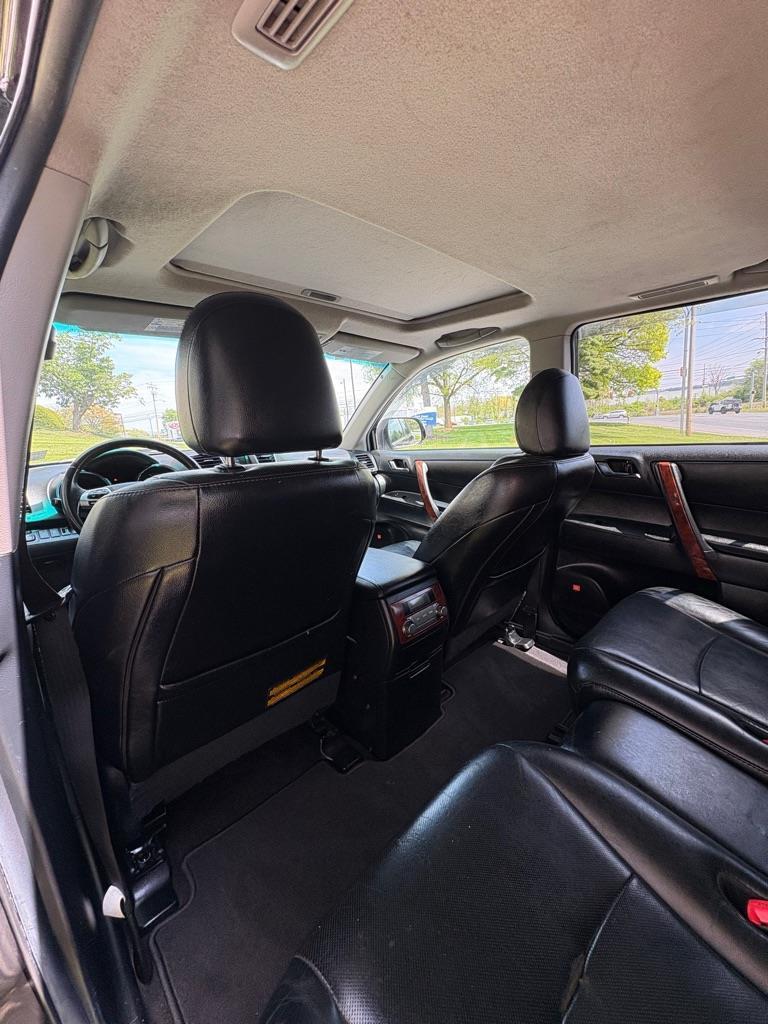 Toyota Highlander Limited 4WD 2011