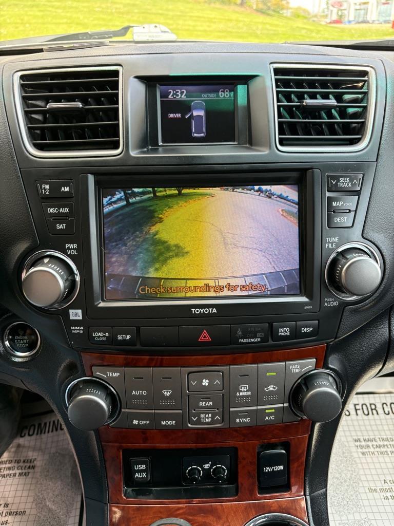 Toyota Highlander Limited 4WD 2011