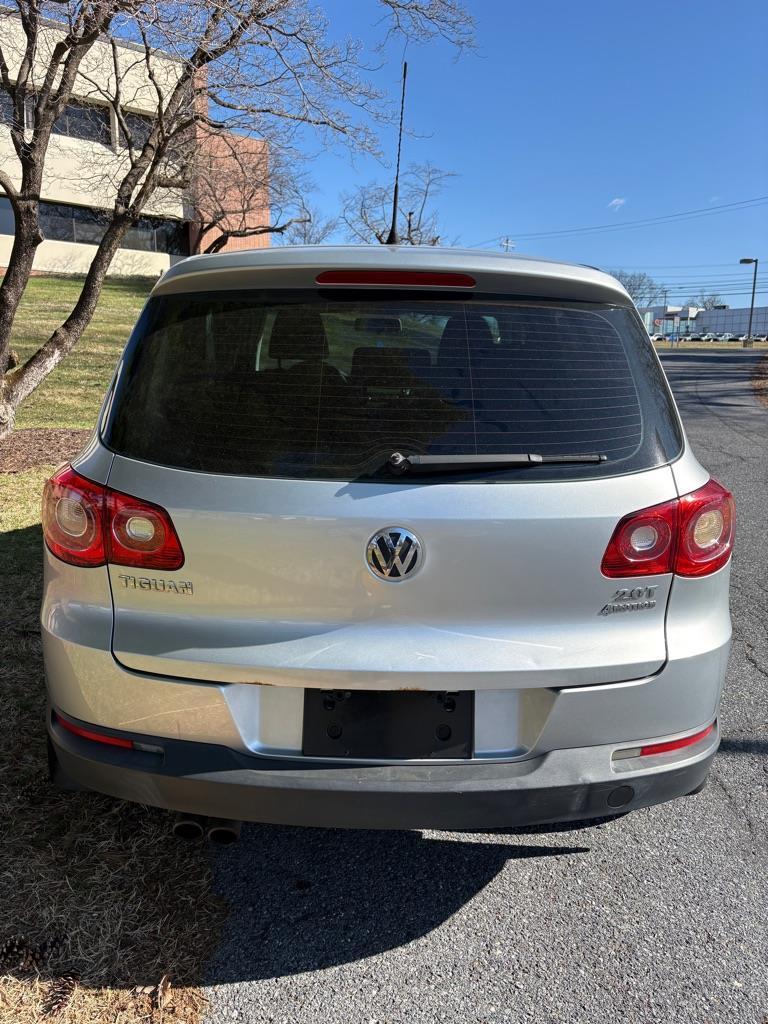 Volkswagen Tiguan S 4Motion 2011