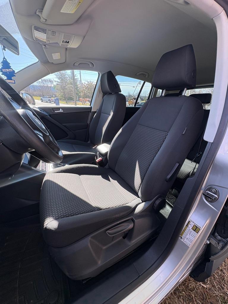 Volkswagen Tiguan S 4Motion 2011