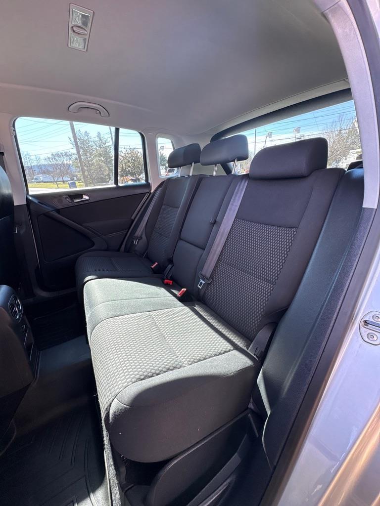 Volkswagen Tiguan S 4Motion 2011