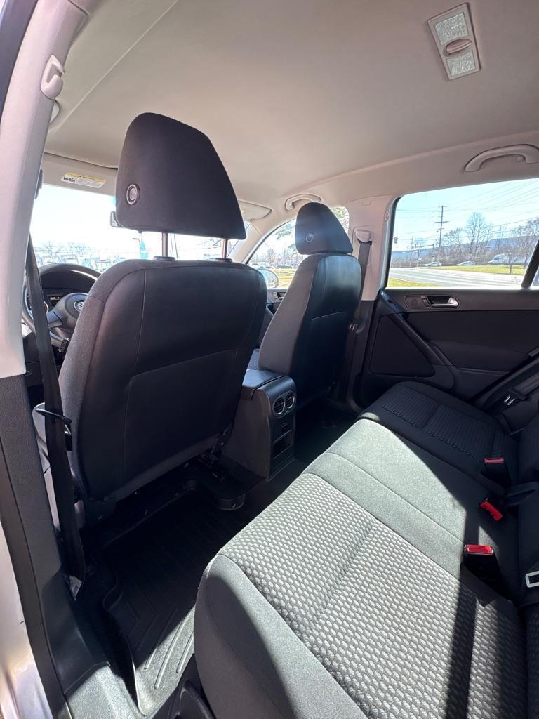 Volkswagen Tiguan S 4Motion 2011