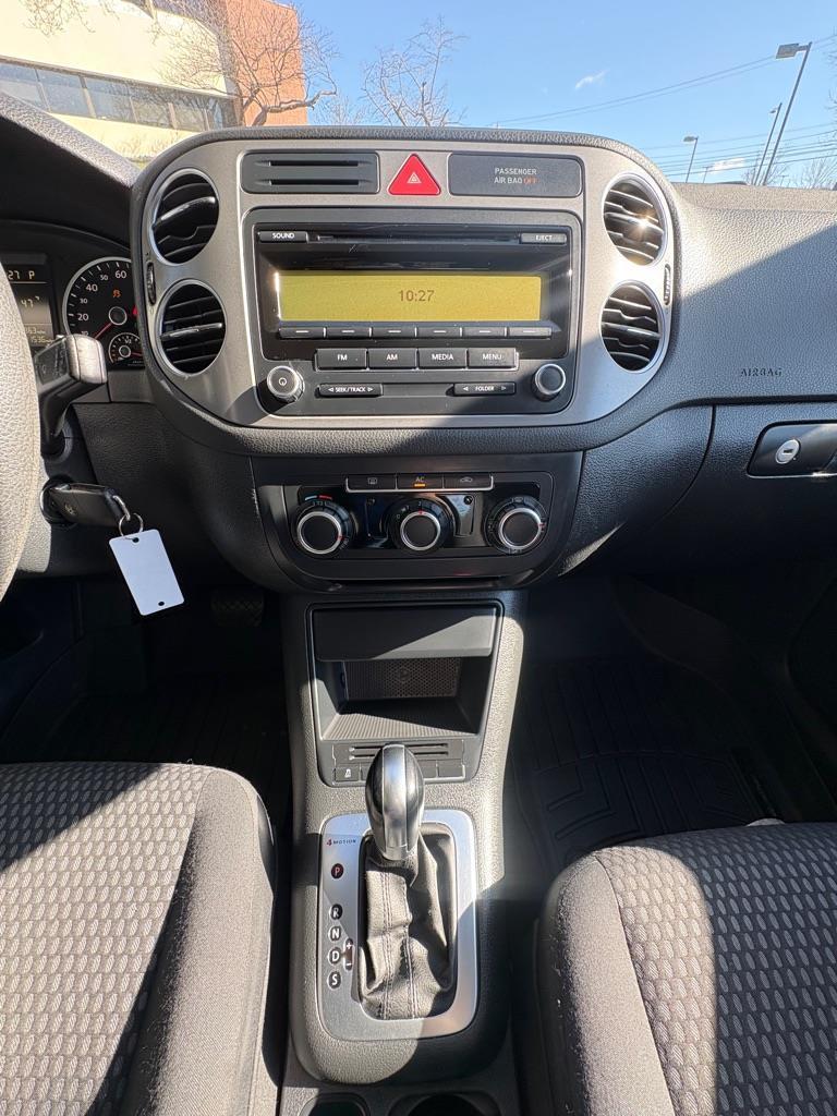 Volkswagen Tiguan S 4Motion 2011