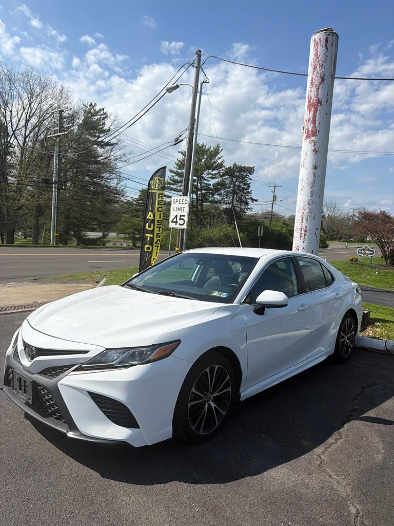 Toyota Camry SE 2020