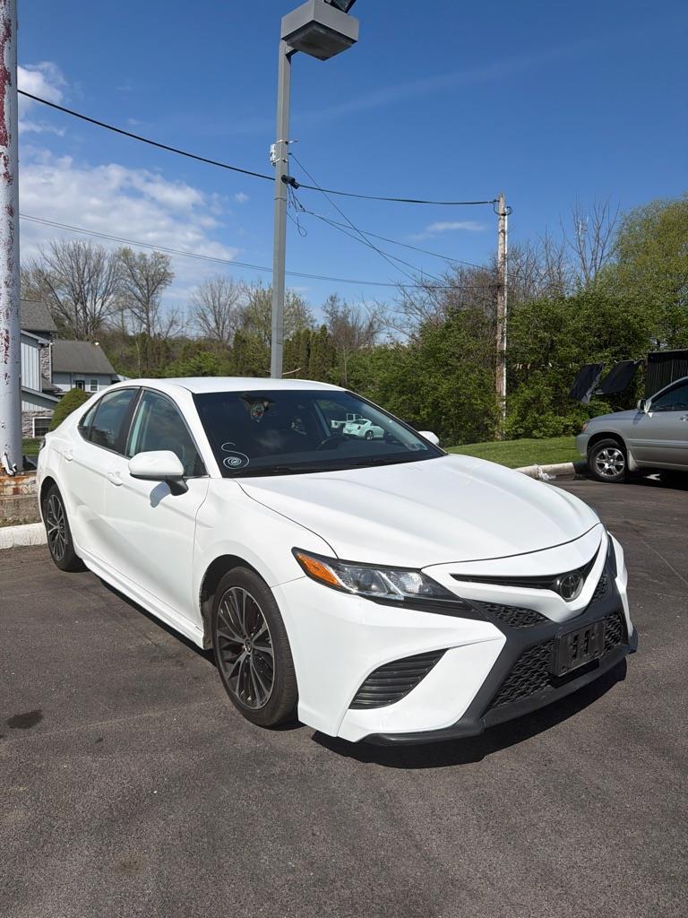 Toyota Camry SE 2020