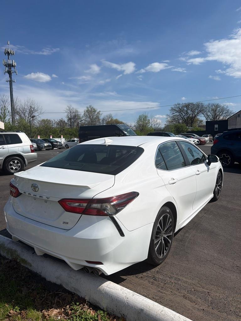 Toyota Camry SE 2020