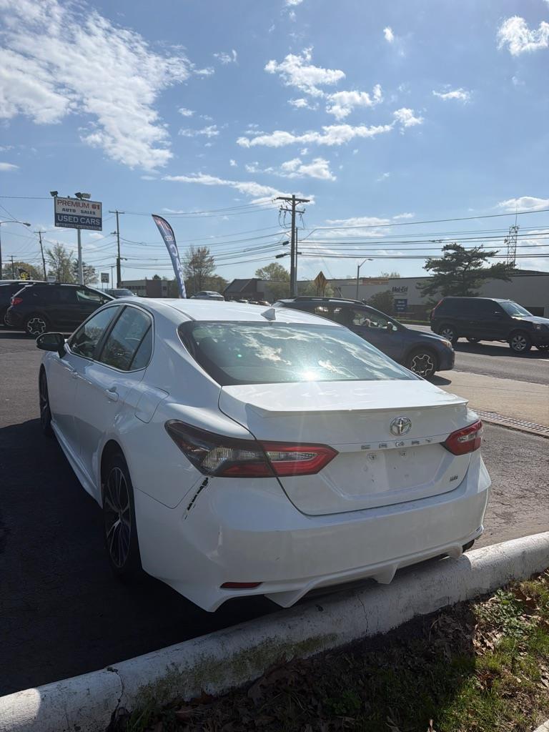 Toyota Camry SE 2020