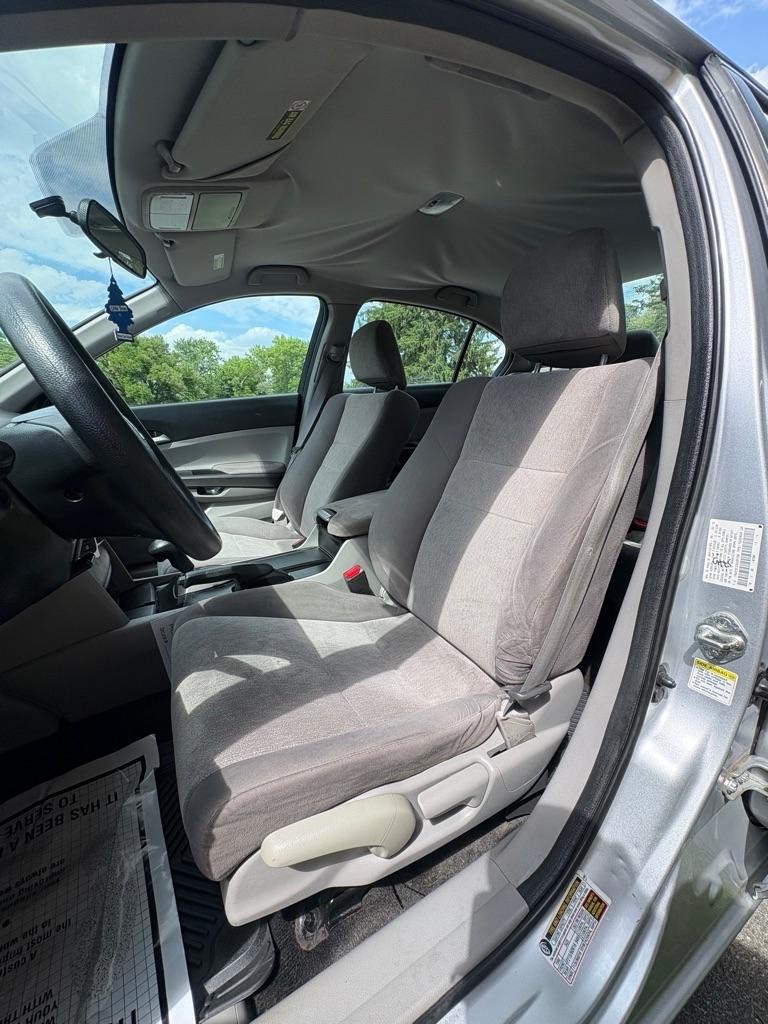 Honda Accord LX sedan AT 2010