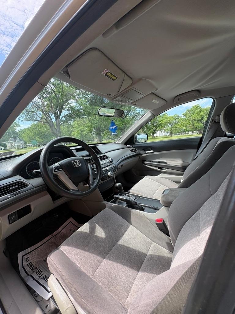 Honda Accord LX sedan AT 2010