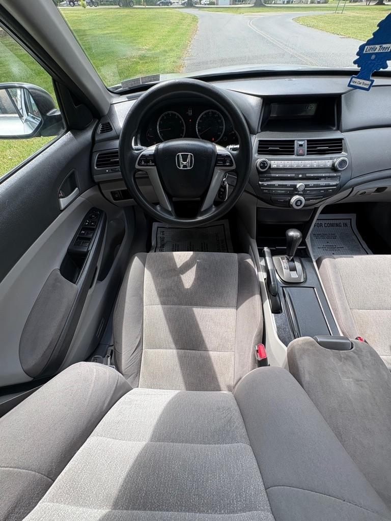 Honda Accord LX sedan AT 2010