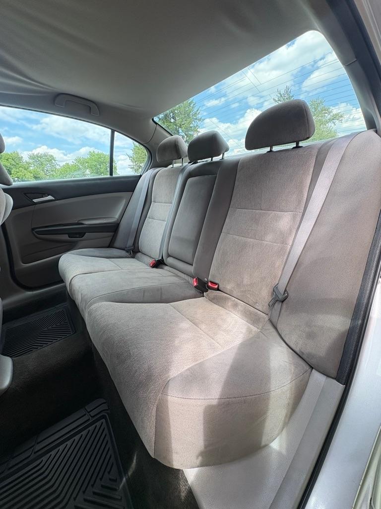 Honda Accord LX sedan AT 2010