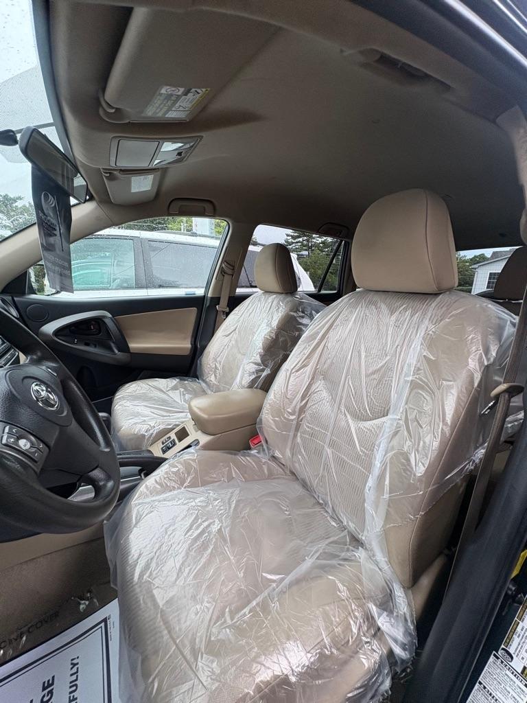 Toyota RAV4 Base I4 4WD 2012