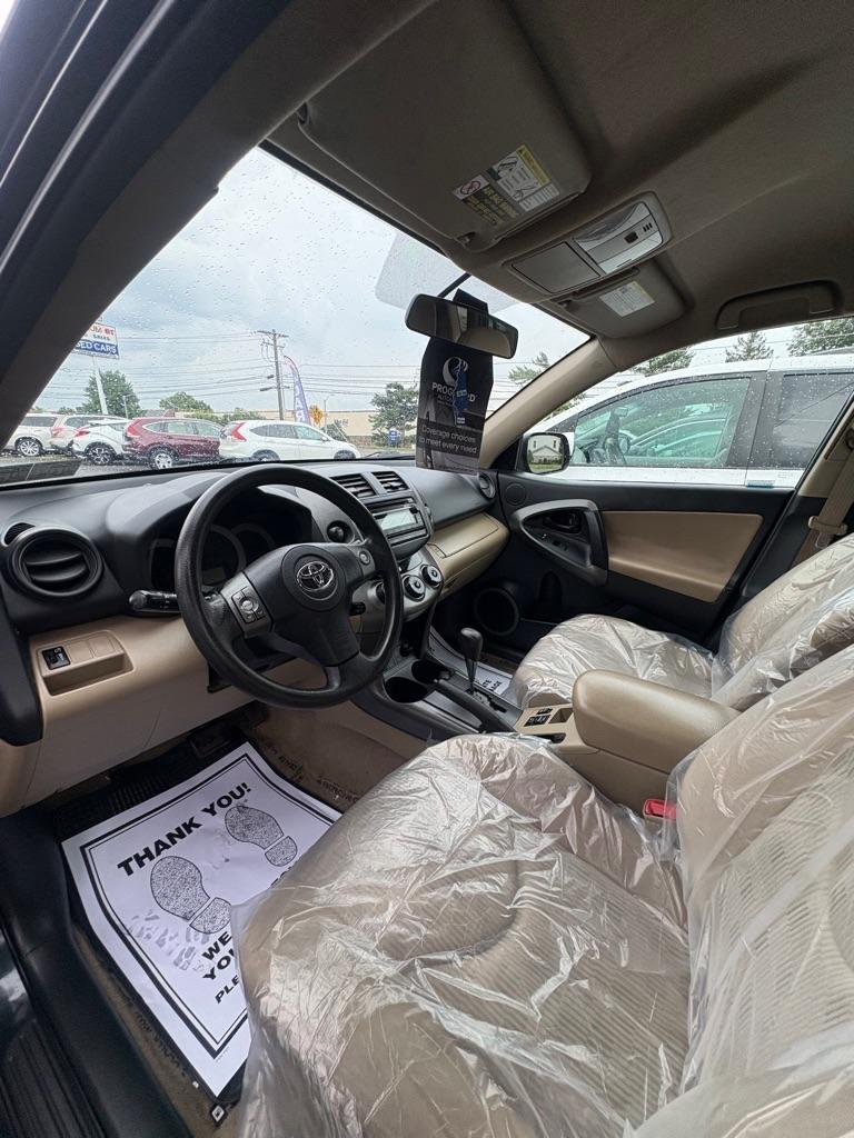 Toyota RAV4 Base I4 4WD 2012