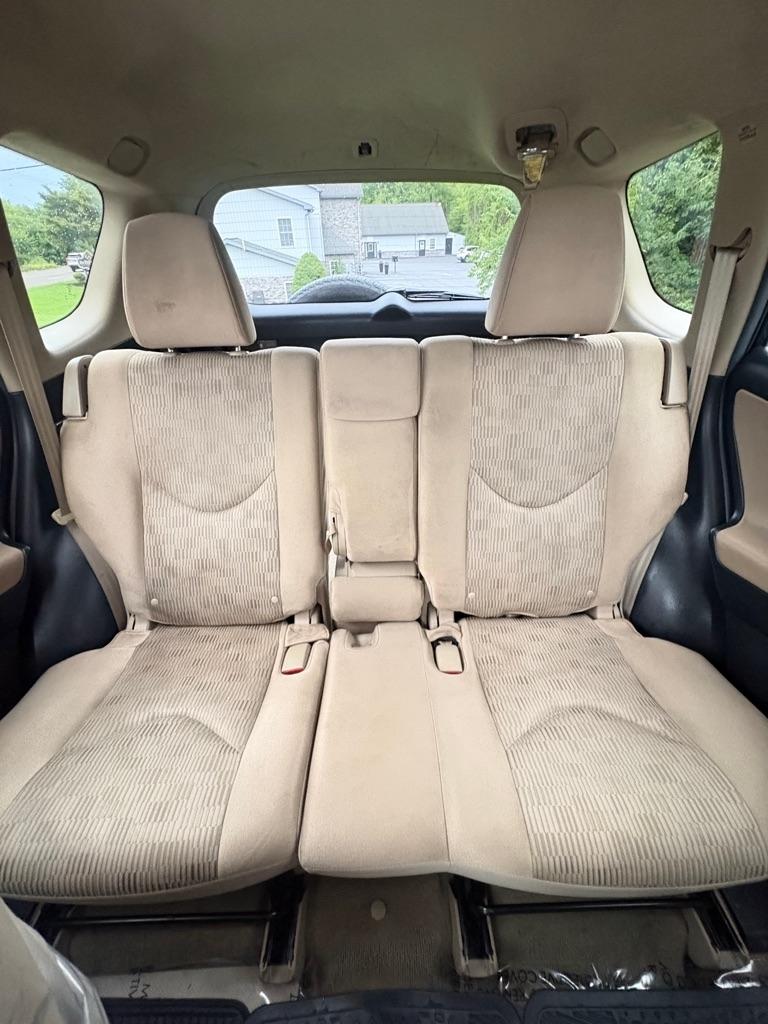 Toyota RAV4 Base I4 4WD 2012
