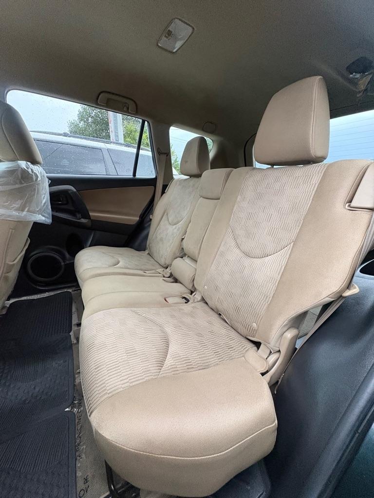 Toyota RAV4 Base I4 4WD 2012