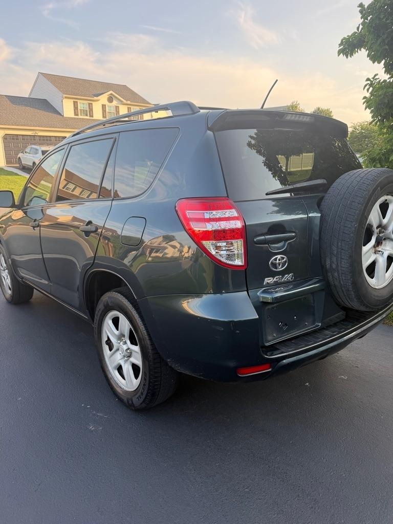 Toyota RAV4 Base I4 4WD 2012