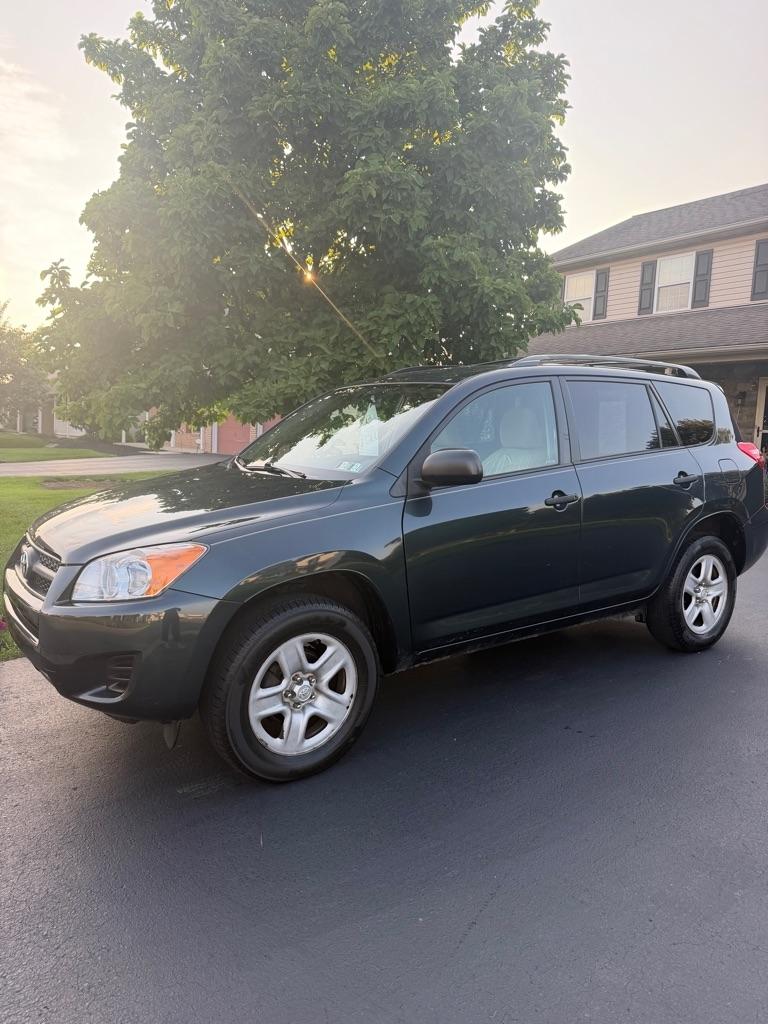Toyota RAV4 Base I4 4WD 2012
