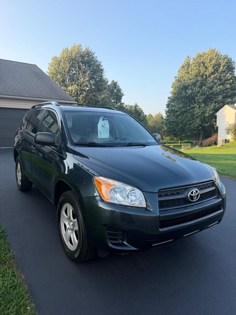 Toyota RAV4 Base I4 4WD 2012