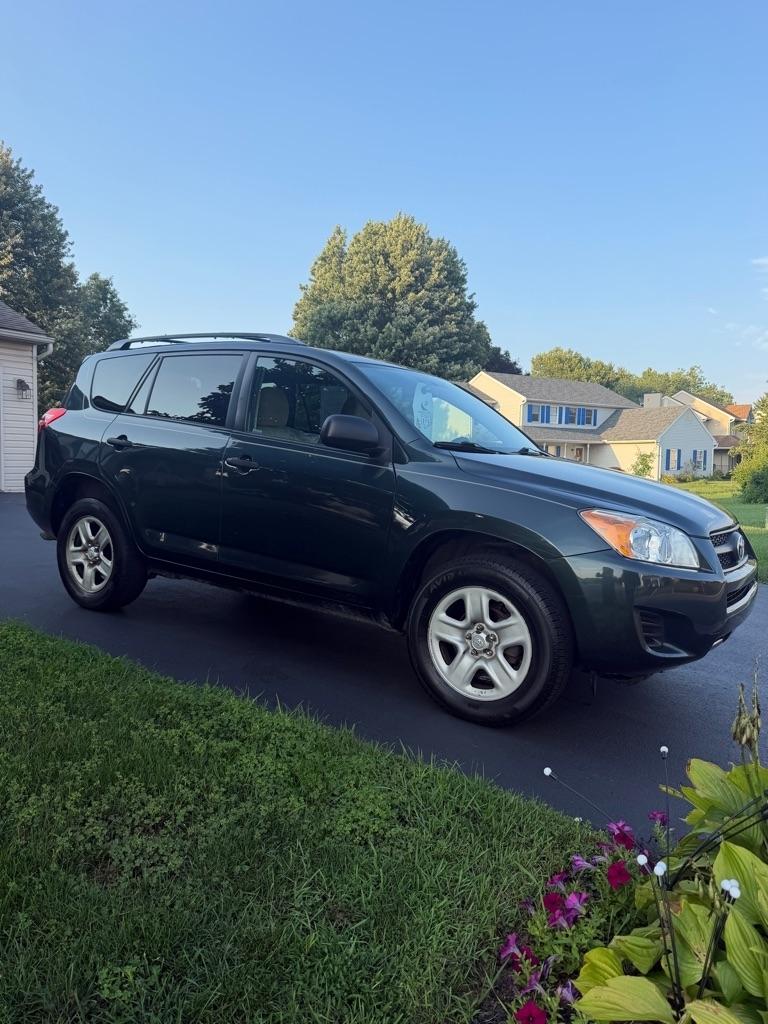 Toyota RAV4 Base I4 4WD 2012