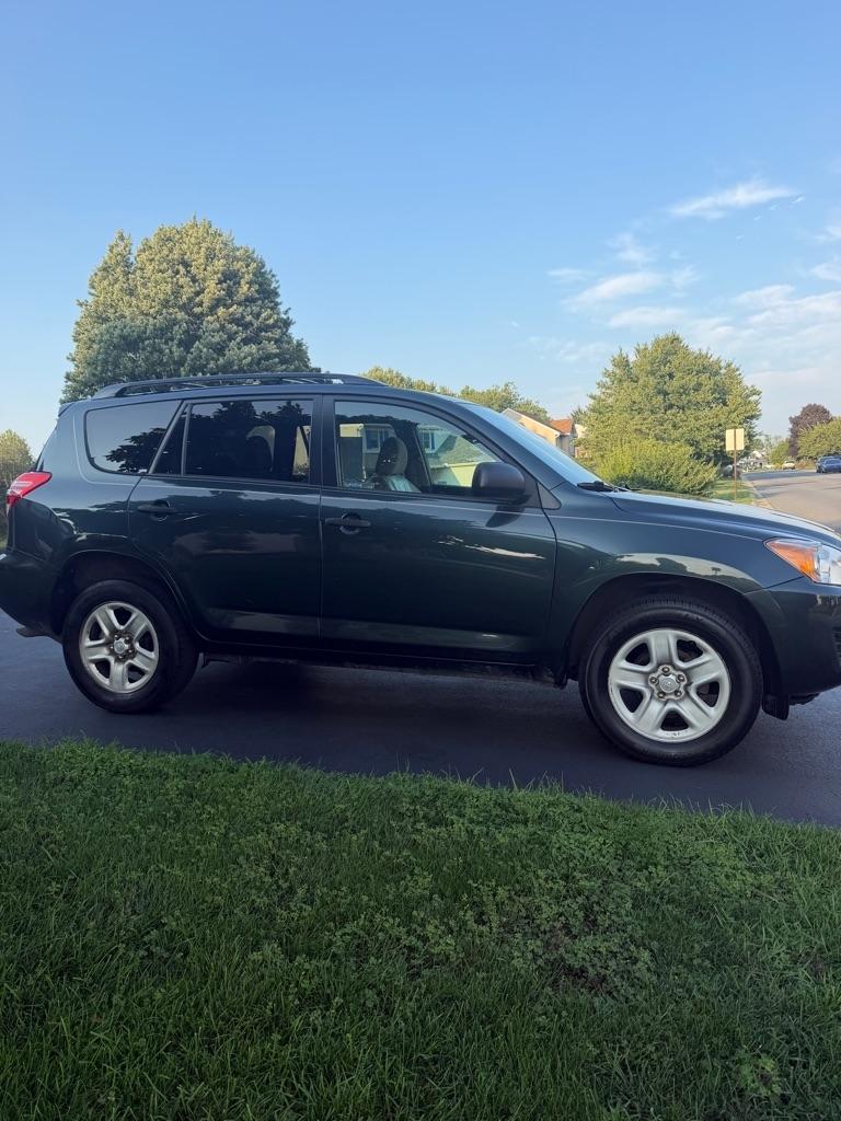 Toyota RAV4 Base I4 4WD 2012