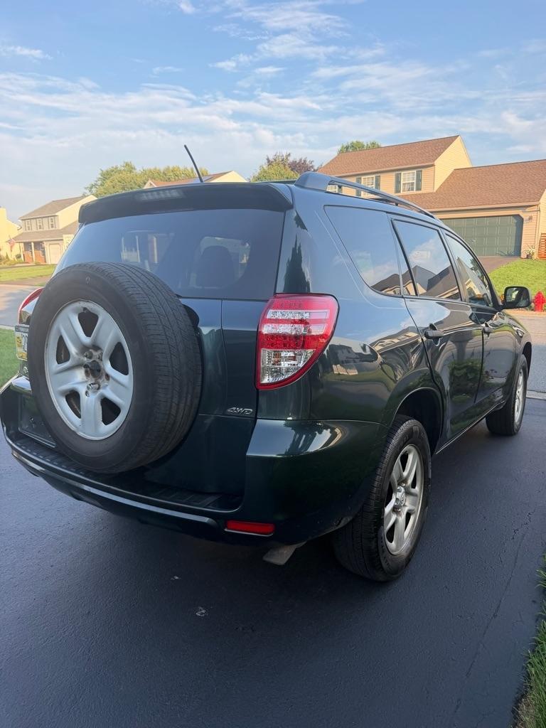 Toyota RAV4 Base I4 4WD 2012