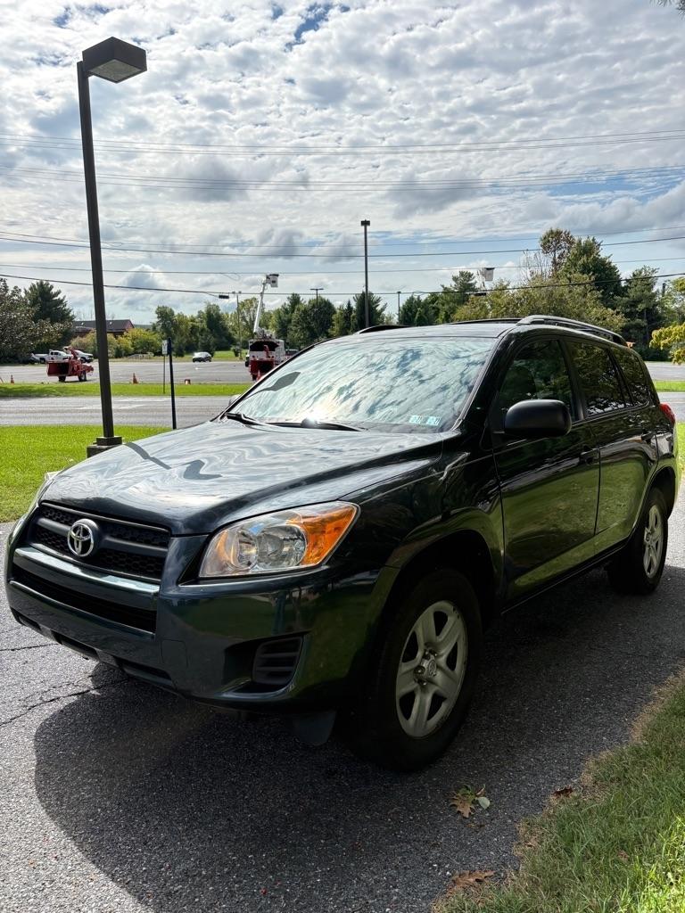 Toyota RAV4 photo 2
