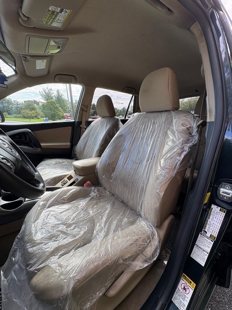 Toyota RAV4 photo 8