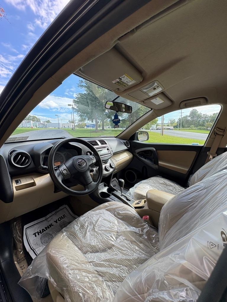 Toyota RAV4 photo 9