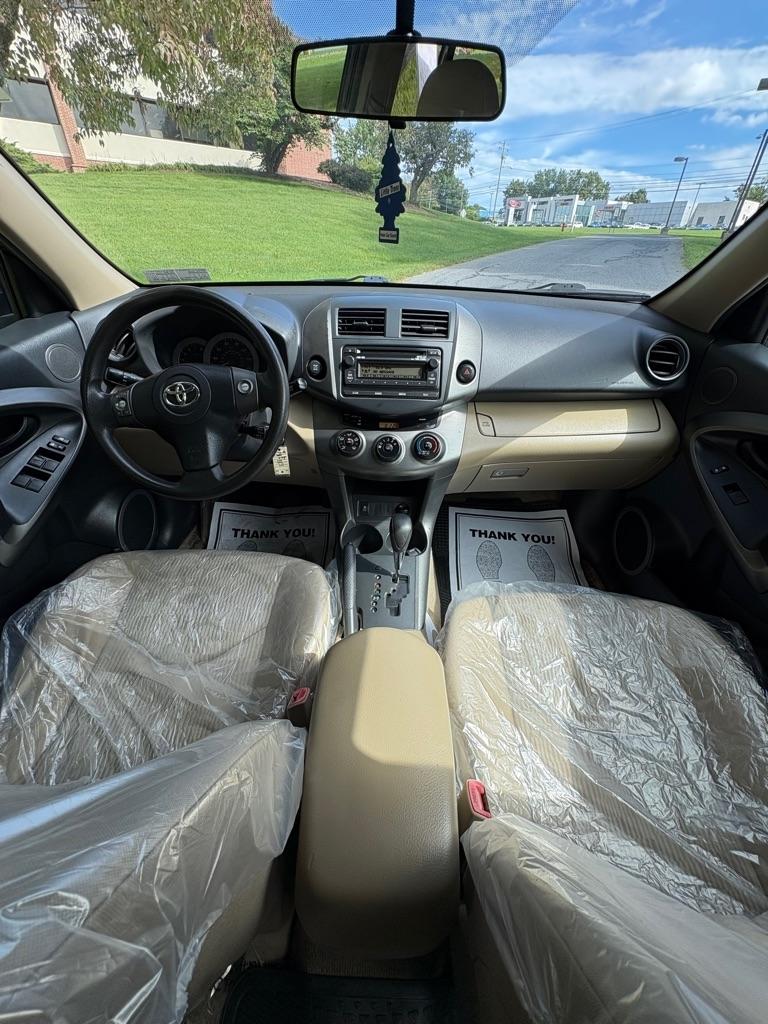 Toyota RAV4 photo 10