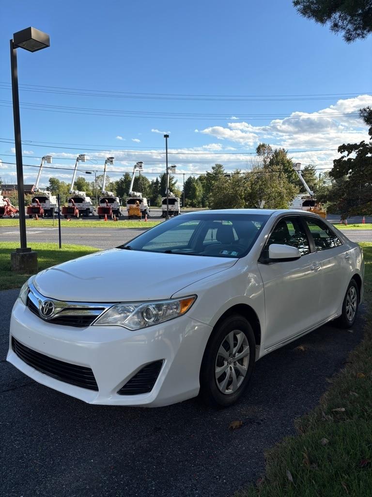 Toyota Camry photo 2