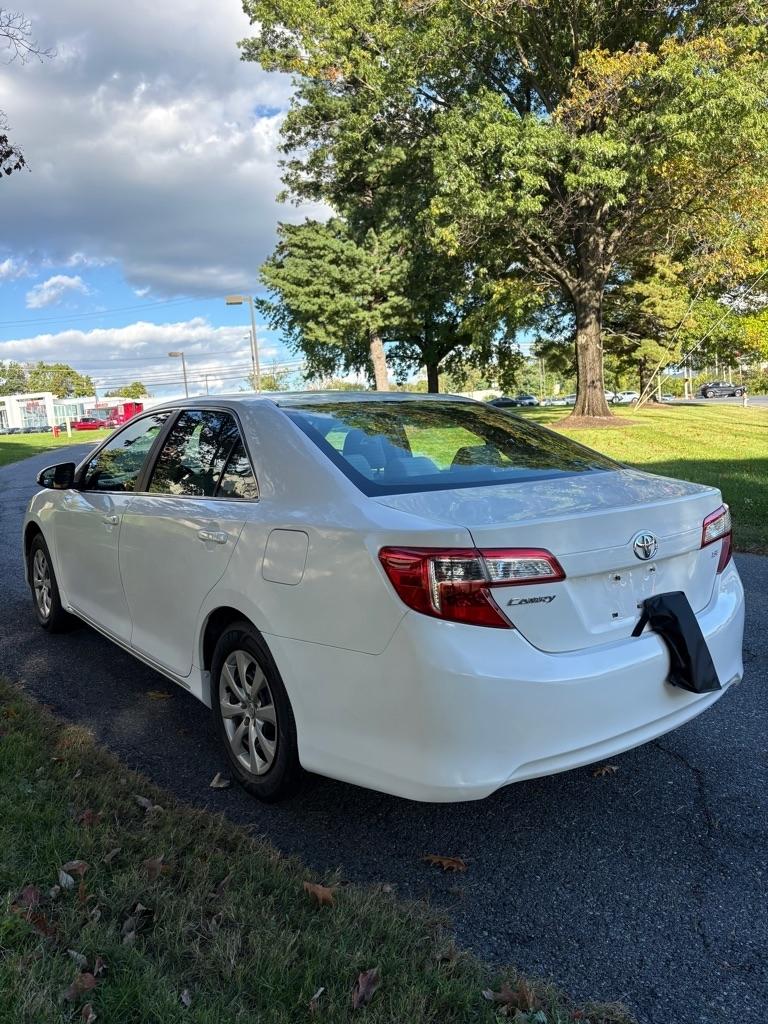 Toyota Camry photo 6