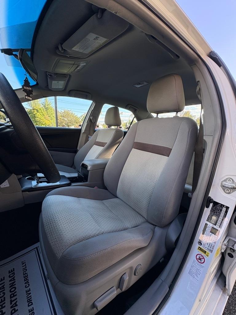 Toyota Camry photo 8
